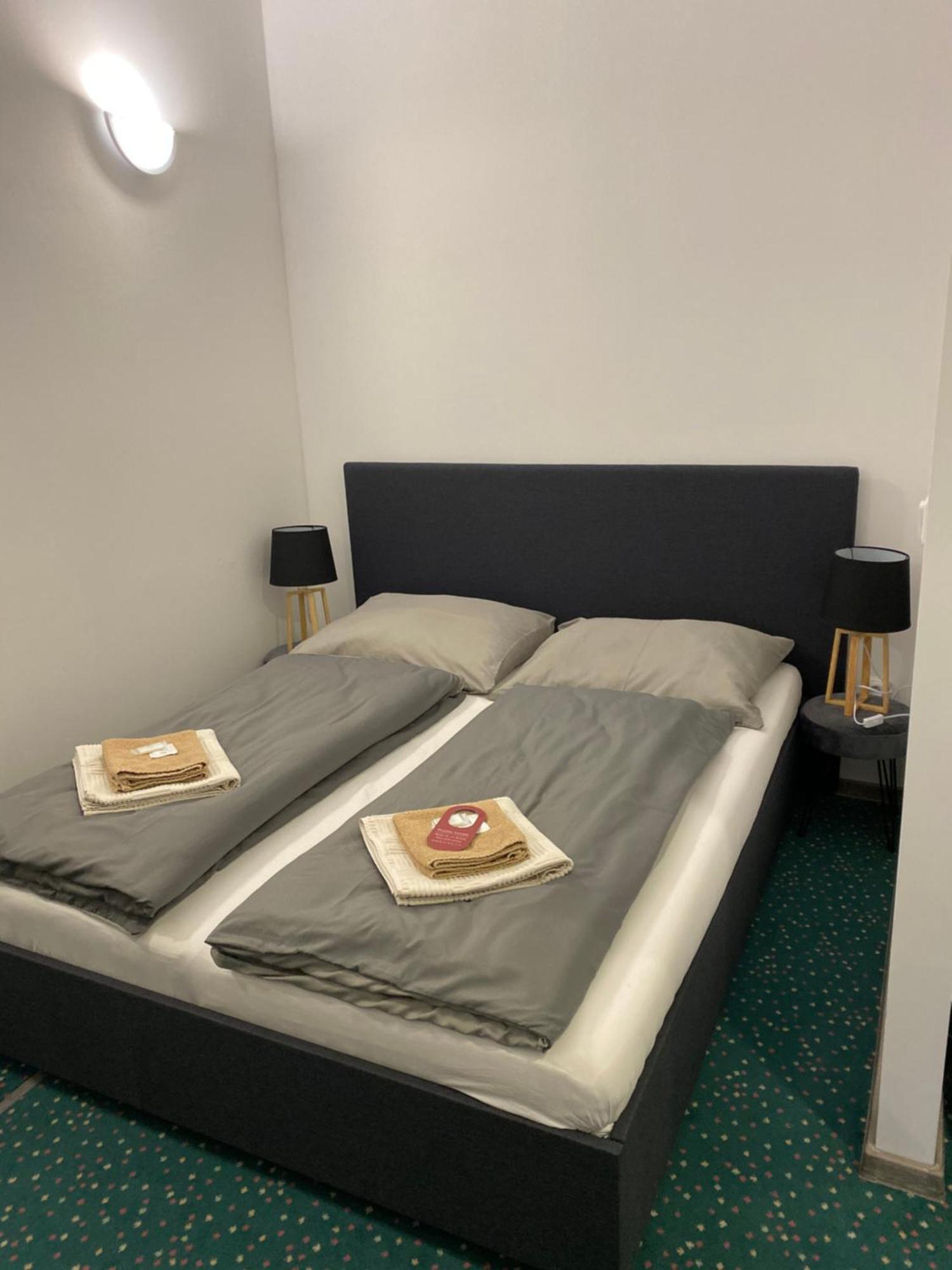 Studia Maxim Apartment Frydek-Mistek Bagian luar foto