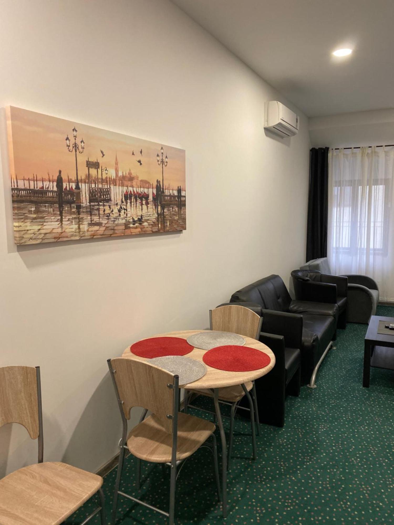 Studia Maxim Apartment Frydek-Mistek Bagian luar foto