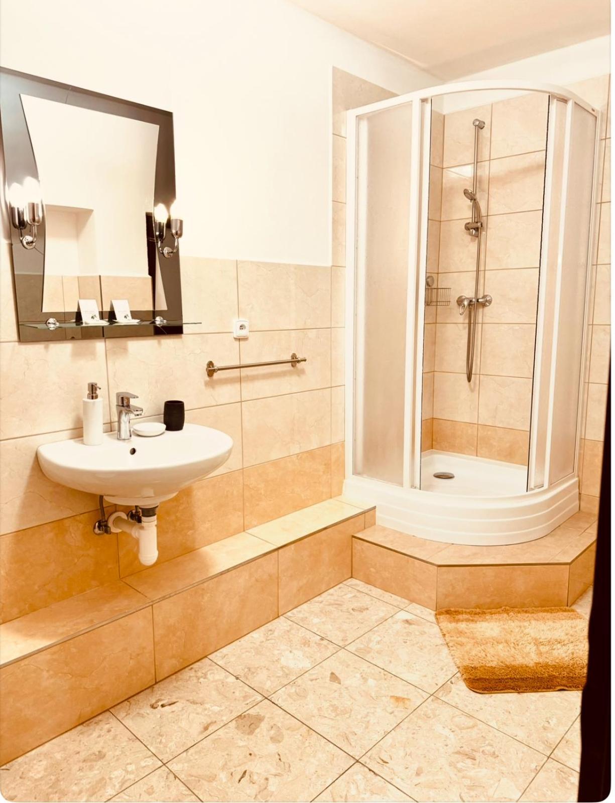 Studia Maxim Apartment Frydek-Mistek Bagian luar foto